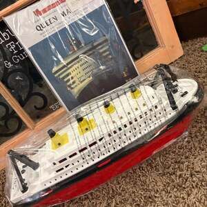 Titanic model ship and Queen Mary 1:400 Waterline Model Cut-Out Card Kit & Reco